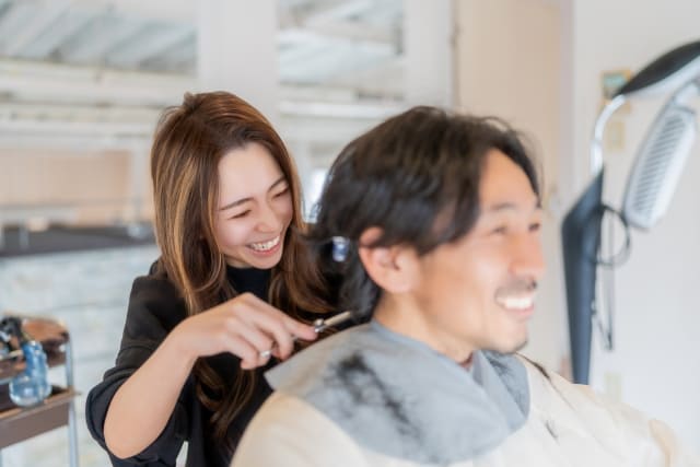 独立で美容師の未来は変わる？リアルな課題と可能性